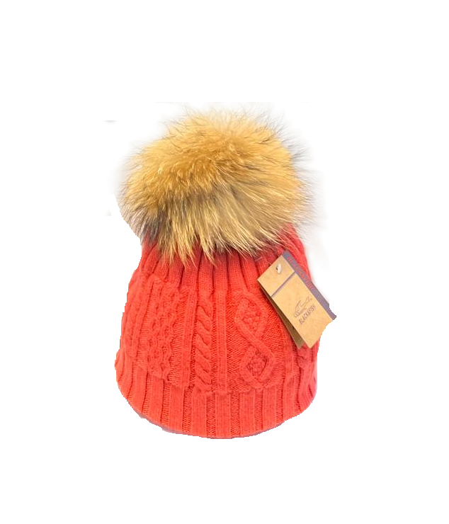 Stylische Wintermütze mit Bommel: Entdecke den Outdoor-Chic bei Backpack Trends!