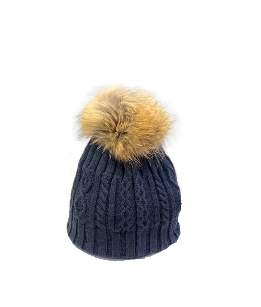 Stylische Wintermütze mit Bommel: Entdecke den Outdoor-Chic bei Backpack Trends!