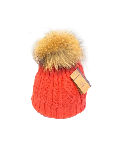 Stylische Wintermütze mit Bommel: Entdecke den Outdoor-Chic bei Backpack Trends!