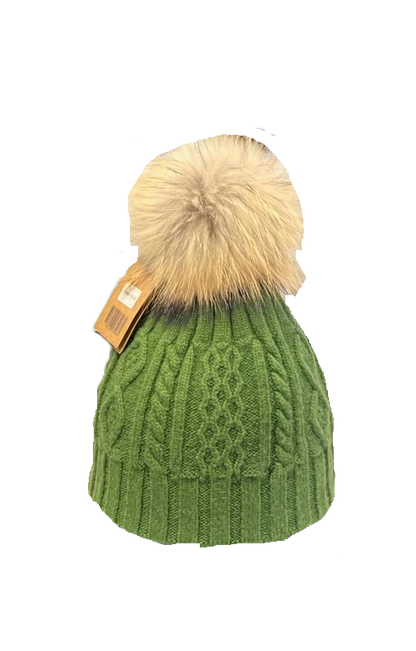 Stylische Wintermütze mit Bommel: Entdecke den Outdoor-Chic bei Backpack Trends!